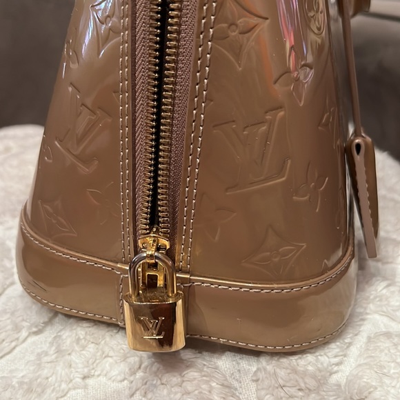 Authentic  Louis Vuitton Alma beach, Patton, leather bag - Picture 7 of 12